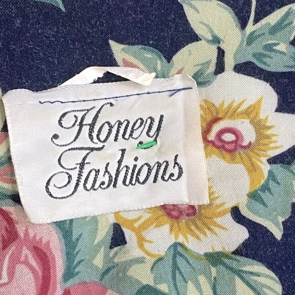 Vintage Honey Fashions Romantic Floral Cottagecore Dress With Lace Collar - Picture 3 of 13